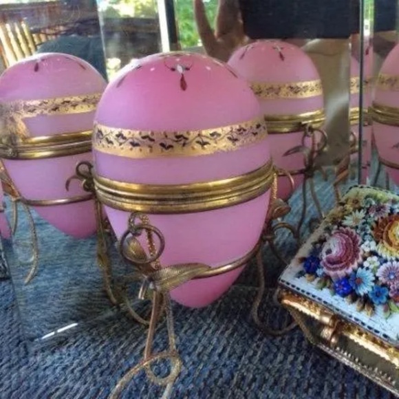 Large Palais Royal opaline egg casket box - Picture 1 of 1